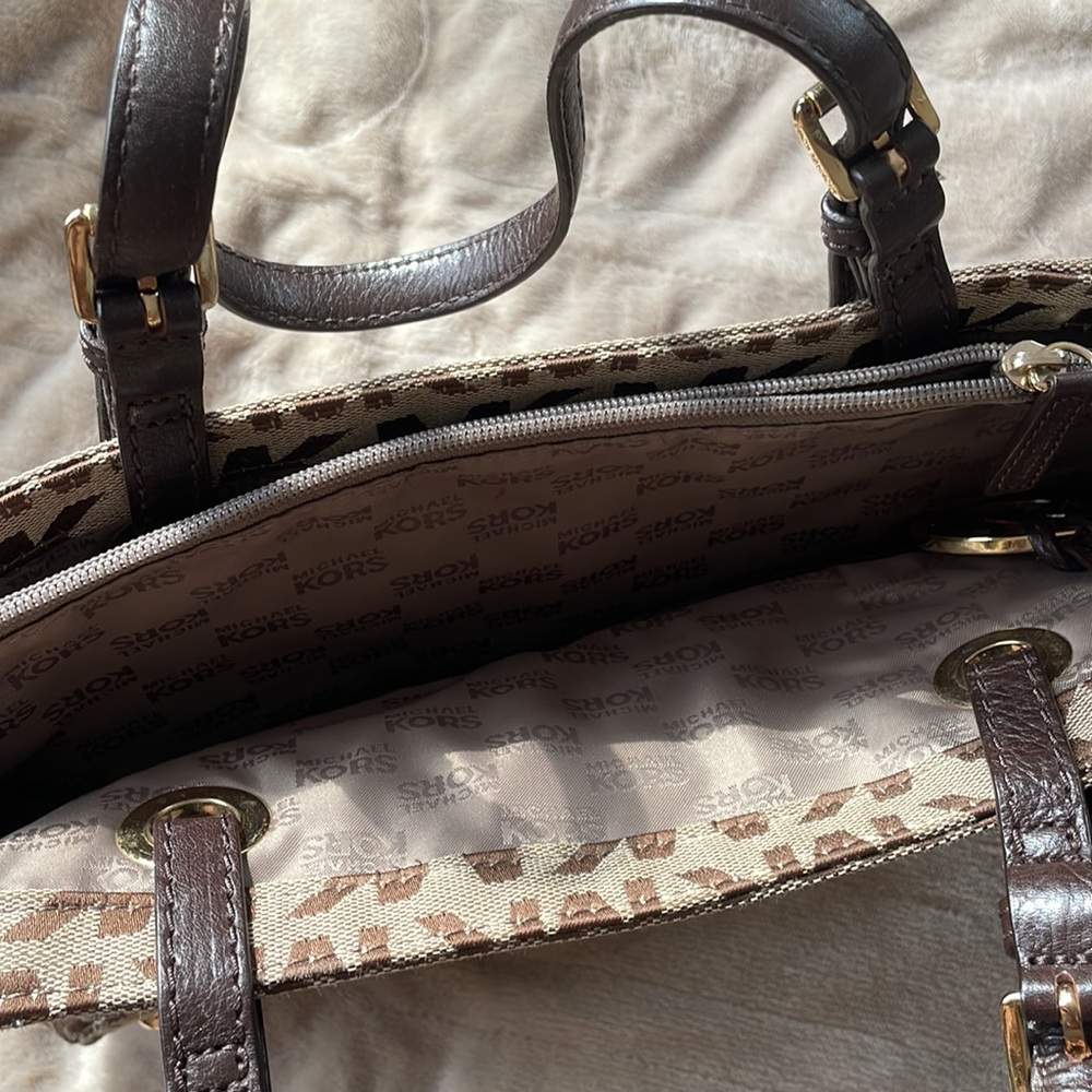 MK bag. - Picture 2 of 2